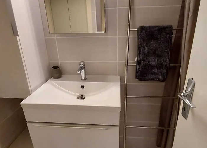 Daire Rdc, Proche Et Commerces, Terrasse, Wifi Gratuit, Park 1 Voiture, 4 Couchages - Fr-1-423-230 *