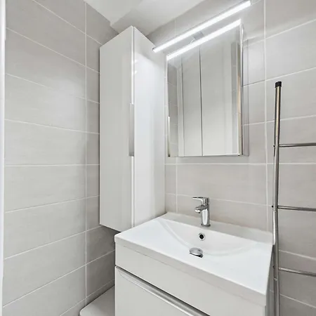 Rdc, Proche Et Commerces, Terrasse, Wifi Gratuit, Park 1 Voiture, 4 Couchages - Fr-1-423-230 Apartmán *