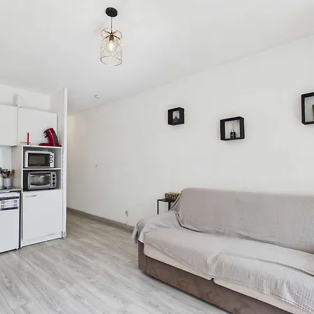 Rdc, Proche Et Commerces, Terrasse, Wifi Gratuit, Park 1 Voiture, 4 Couchages - Fr-1-423-230 *